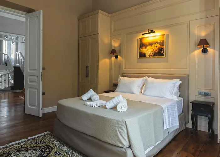 Victoria Mansion A Luxurious Neoclassical Experience