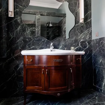 Bed & Breakfast Victoria Mansion A Luxurious Neoclassical Experience *