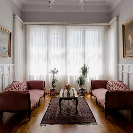 Victoria Mansion A Luxurious Neoclassical Experience Bed & Breakfast