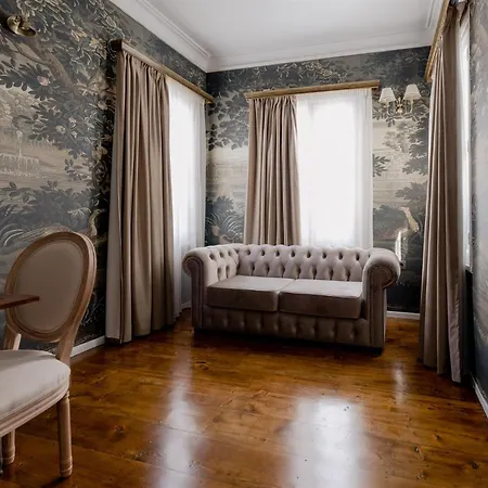 Bed & Breakfast Victoria Mansion A Luxurious Neoclassical Experience